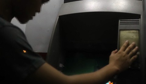 Bắt nhân viên tiếp quỹ ngân hàng trộm 6 tỉ tại các cây ATM - Ảnh 1. Bắt nhân viên tiếp quỹ ngân hàng trộm 6 tỉ tại các cây ATM - Ảnh 1.