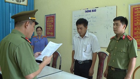 Gian lận điểm thi ở Sơn La: Mở khóa phòng bài thi để người khác sửa bài - Ảnh 1. Gian lận điểm thi ở Sơn La: Mở khóa phòng bài thi để người khác sửa bài - Ảnh 1.