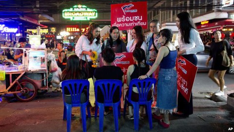 Ứng viên chuyển giới tranh cử ghế thủ tướng Thái Lan - Ảnh 3. Ứng viên chuyển giới tranh cử ghế thủ tướng Thái Lan - Ảnh 3.