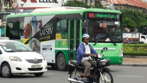 TP.HCM đấu giá quảng cáo xe buýt lần thứ 4 sau nhiều lần bất thành - Ảnh 2. TP.HCM đấu giá quảng cáo xe buýt lần thứ 4 sau nhiều lần bất thành - Ảnh 2.