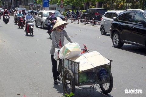 Mưa dông bao trùm Bắc Bộ, Nam Bộ tiếp tục nắng nóng - Ảnh 1. Mưa dông bao trùm Bắc Bộ, Nam Bộ tiếp tục nắng nóng - Ảnh 1.