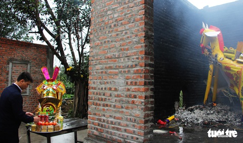 Chen nhau đi lễ chùa dịp rằm tháng giêng - Ảnh 9. Chen nhau đi lễ chùa dịp rằm tháng giêng - Ảnh 9.