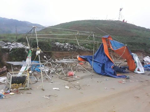 Hàng chục nhà dân bị thiệt hại do dông lốc, mưa đá ở các tỉnh phía Bắc - Ảnh 6. Hàng chục nhà dân bị thiệt hại do dông lốc, mưa đá ở các tỉnh phía Bắc - Ảnh 6.