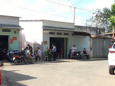 Hai người đàn ông tử vong tại hai phòng trọ cách nhau 100m - Ảnh 2. Hai người đàn ông tử vong tại hai phòng trọ cách nhau 100m - Ảnh 2.