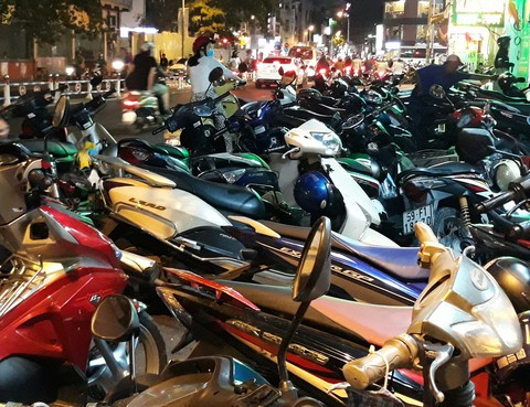 TP.HCM: Quán cơm chay kín chỗ, thực phẩm chay cháy hàng dịp rằm tháng Giêng - Ảnh 3. TP.HCM: Quán cơm chay kín chỗ, thực phẩm chay cháy hàng dịp rằm tháng Giêng - Ảnh 3.