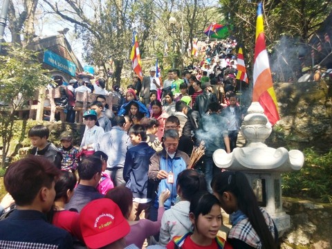 Giao chùa Hương Tích cho doanh nghiệp: Nhà nước không thu được đồng nào - Ảnh 1. Giao chùa Hương Tích cho doanh nghiệp: Nhà nước không thu được đồng nào - Ảnh 1.