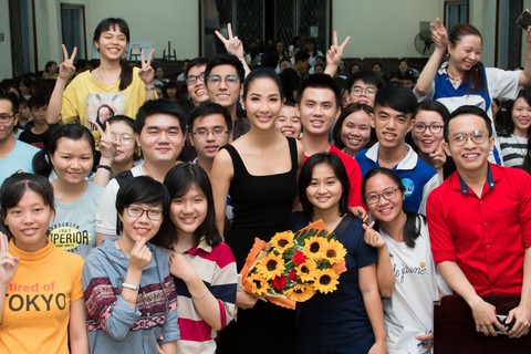 Hoàng Thùy làm diễn giả tại Hội nghị Liên kết thanh niên Đông Nam Á - Ảnh 2. Hoàng Thùy làm diễn giả tại Hội nghị Liên kết thanh niên Đông Nam Á - Ảnh 2.