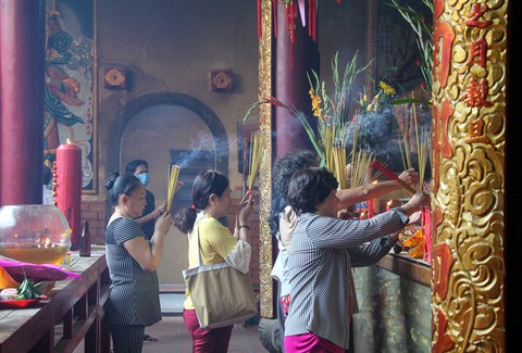 Tết Nguyên tiêu tưng bừng ở Chợ Lớn - Ảnh 1. Tết Nguyên tiêu tưng bừng ở Chợ Lớn - Ảnh 1.