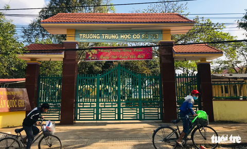 Một trường dạy thêm cho... 100% học sinh - Ảnh 1. Một trường dạy thêm cho... 100% học sinh - Ảnh 1.