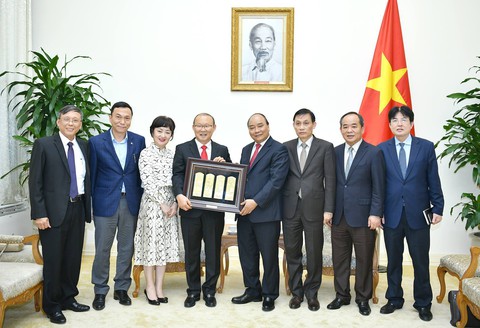 Thủ tướng Nguyễn Xuân Phúc tiếp HLV Park Hang Seo - Ảnh 2. Thủ tướng Nguyễn Xuân Phúc tiếp HLV Park Hang Seo - Ảnh 2.