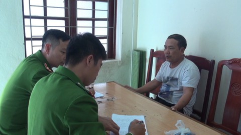 Bắt nghi phạm nổ mìn nhà anh trai - Ảnh 1. Bắt nghi phạm nổ mìn nhà anh trai - Ảnh 1.