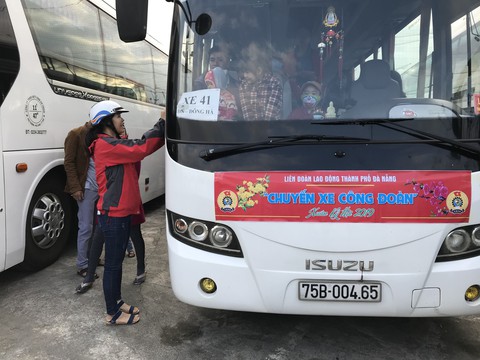 Đà Nẵng: 47 chuyến xe đưa hơn 2.000 lao động về quê ăn Tết - Ảnh 1. Đà Nẵng: 47 chuyến xe đưa hơn 2.000 lao động về quê ăn Tết - Ảnh 1.