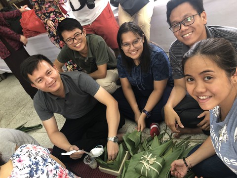 Kiều bào, du học sinh Việt ở Bangkok, Thái Lan gói bánh chưng đón tết - Ảnh 2. Kiều bào, du học sinh Việt ở Bangkok, Thái Lan gói bánh chưng đón tết - Ảnh 2.