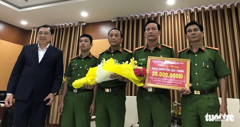 Đà Nẵng thưởng nóng cho ban chuyên án bắt ma túy đá - Ảnh 1. Đà Nẵng thưởng nóng cho ban chuyên án bắt ma túy đá - Ảnh 1.