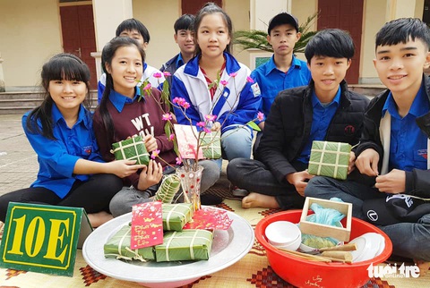 Học trò xứ Nghệ gói bánh chưng tặng bạn nghèo đón tết - Ảnh 4. Học trò xứ Nghệ gói bánh chưng tặng bạn nghèo đón tết - Ảnh 4.
