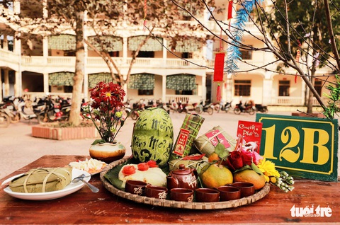 Học trò xứ Nghệ gói bánh chưng tặng bạn nghèo đón tết - Ảnh 1. Học trò xứ Nghệ gói bánh chưng tặng bạn nghèo đón tết - Ảnh 1.