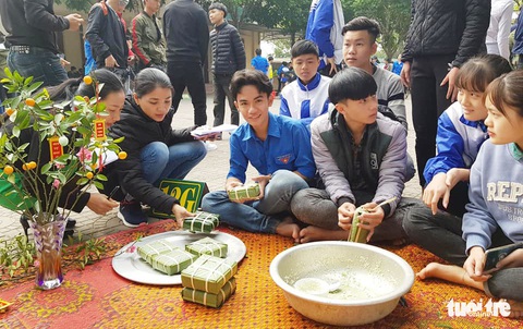 Học trò xứ Nghệ gói bánh chưng tặng bạn nghèo đón tết - Ảnh 5. Học trò xứ Nghệ gói bánh chưng tặng bạn nghèo đón tết - Ảnh 5.