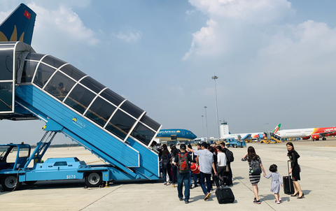 Hàng không tăng cường chuyến bay đêm phục vụ Tết - Ảnh 2.