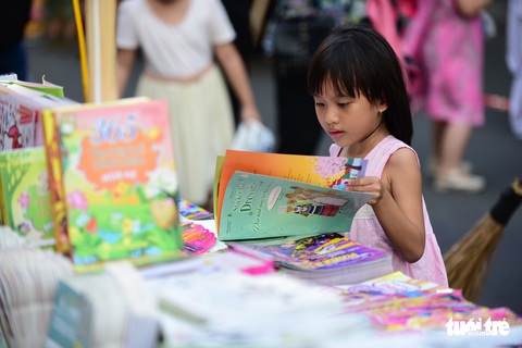 Khai mạc lễ hội đường sách Tết Kỷ Hợi 2019 - Ảnh 10. Khai mạc lễ hội đường sách Tết Kỷ Hợi 2019 - Ảnh 10.