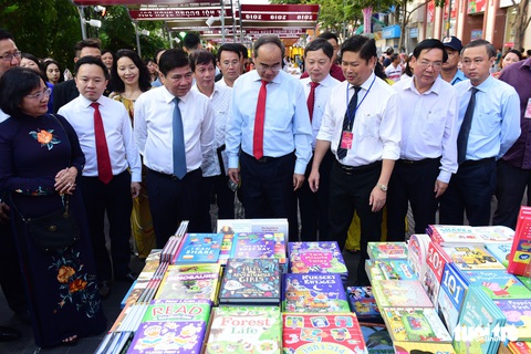 Khai mạc lễ hội đường sách Tết Kỷ Hợi 2019 - Ảnh 1. Khai mạc lễ hội đường sách Tết Kỷ Hợi 2019 - Ảnh 1.