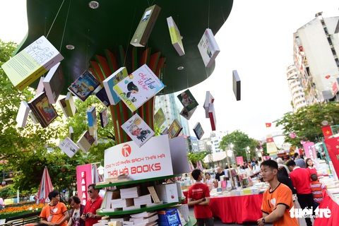Khai mạc lễ hội đường sách Tết Kỷ Hợi 2019 - Ảnh 11. Khai mạc lễ hội đường sách Tết Kỷ Hợi 2019 - Ảnh 11.