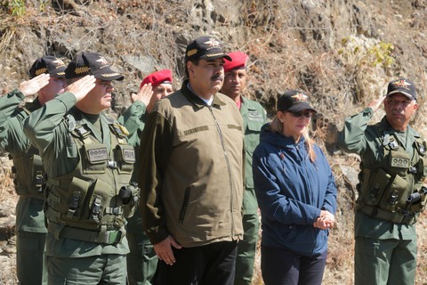 Tướng không quân Venezuela công nhận ‘Tổng thống lâm thời’ Guaido - Ảnh 2. Tướng không quân Venezuela công nhận ‘Tổng thống lâm thời’ Guaido - Ảnh 2.
