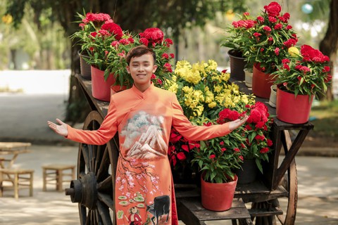 Phi Nhung cùng các con nuôi tung Mùa xuân hạnh phúc - Ảnh 4. Phi Nhung cùng các con nuôi tung Mùa xuân hạnh phúc - Ảnh 4.