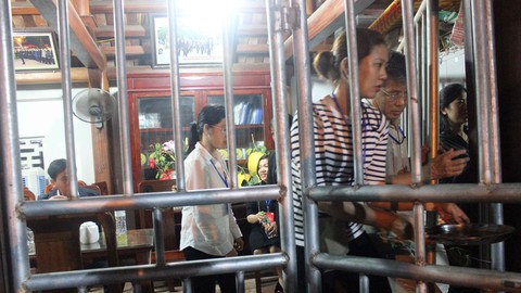 Giữa đêm trắng đền Trần, sao không bình tâm tích phúc vô cương? - Ảnh 1. Giữa đêm trắng đền Trần, sao không bình tâm tích phúc vô cương? - Ảnh 1.