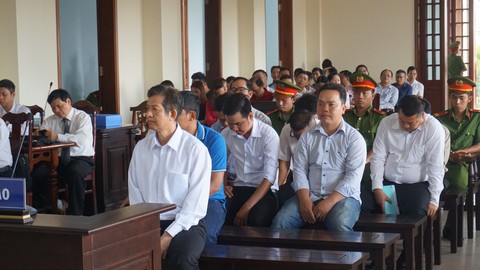 Nguyên giám đốc Vietcombank Tây Đô hầu tòa - Ảnh 1. Nguyên giám đốc Vietcombank Tây Đô hầu tòa - Ảnh 1.