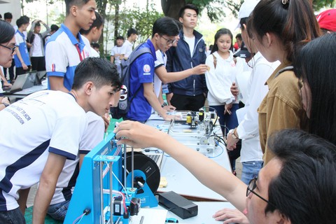 Đại học đầu tiên đào tạo miễn phí ngành robot, trí tuệ nhân tạo - Ảnh 1. Đại học đầu tiên đào tạo miễn phí ngành robot, trí tuệ nhân tạo - Ảnh 1.