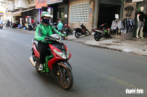 Nữ nhân viên giao hàng: Không dám mạo hiểm vì điểm thưởng - Ảnh 1. Nữ nhân viên giao hàng: Không dám mạo hiểm vì điểm thưởng - Ảnh 1.