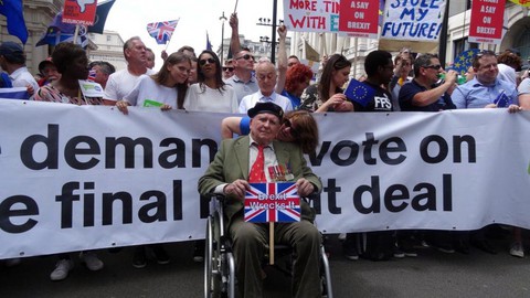 Rối ren Brexit trước giờ G - Ảnh 1. Rối ren Brexit trước giờ G - Ảnh 1.