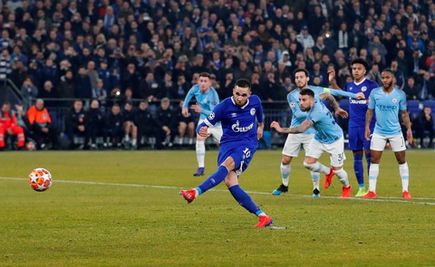 10 cầu thủ M.C lội ngược dòng thắng nghẹt thở Schalke - Ảnh 2. 10 cầu thủ M.C lội ngược dòng thắng nghẹt thở Schalke - Ảnh 2.