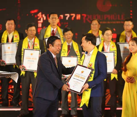 Vinamilk chinh phục niềm tin người tiêu dùng 23 năm liền - Ảnh 1. Vinamilk chinh phục niềm tin người tiêu dùng 23 năm liền - Ảnh 1.