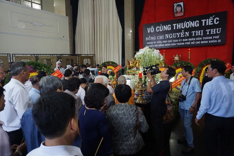 Đưa linh cữu bà Nguyễn Thị Thu về Nhà tang lễ thành phố - Ảnh 5. Đưa linh cữu bà Nguyễn Thị Thu về Nhà tang lễ thành phố - Ảnh 5.
