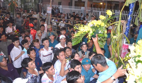 Đổi nghi thức phát lộc, người miền Tây vẫn hài lòng lễ hội Làm Chay - Ảnh 6. Đổi nghi thức phát lộc, người miền Tây vẫn hài lòng lễ hội Làm Chay - Ảnh 6.