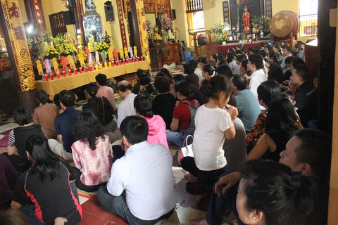 Chùa Quán Sứ vẫn giải hạn với giá niêm yết - Ảnh 3. Chùa Quán Sứ vẫn giải hạn với giá niêm yết - Ảnh 3.