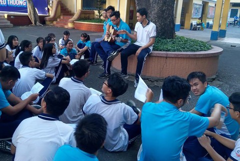 Học sinh sáng tác nhạc kêu gọi bảo vệ môi trường - Ảnh 1. Học sinh sáng tác nhạc kêu gọi bảo vệ môi trường - Ảnh 1.