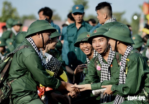 Nụ cười tân binh TP.HCM trước giờ nhập ngũ - Ảnh 8. Nụ cười tân binh TP.HCM trước giờ nhập ngũ - Ảnh 8.