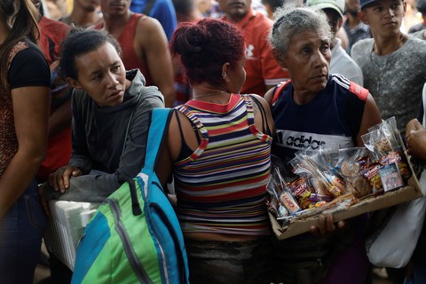 Máy bay Nga chở thuốc men đáp xuống Venezuela - Ảnh 1. Máy bay Nga chở thuốc men đáp xuống Venezuela - Ảnh 1.