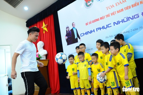 Nguyễn Quang Hải: Thầy Park dạy tôi người Việt không thua kém ai - Ảnh 1. Nguyễn Quang Hải: Thầy Park dạy tôi người Việt không thua kém ai - Ảnh 1.