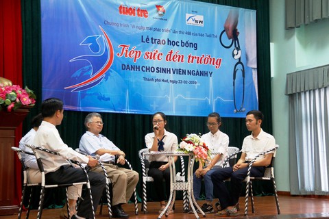 Tiếp sức cho những giấc mơ blouse trắng - Ảnh 2. Tiếp sức cho những giấc mơ blouse trắng - Ảnh 2.