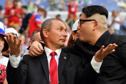 Thu nhập khủng của cặp đôi giả ông Un và ông Trump - Ảnh 5. Thu nhập khủng của cặp đôi giả ông Un và ông Trump - Ảnh 5.