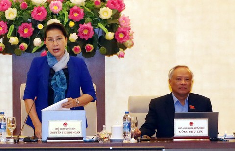 Trước mắt chỉ thống nhất một bộ sách giáo khoa - Ảnh 1. Trước mắt chỉ thống nhất một bộ sách giáo khoa - Ảnh 1.