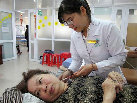 Trao giải Phạm Ngọc Thạch cho bác sĩ giúp giảm cơn đau nhanh - Ảnh 1. Trao giải Phạm Ngọc Thạch cho bác sĩ giúp giảm cơn đau nhanh - Ảnh 1.