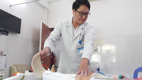 Trao giải Phạm Ngọc Thạch cho bác sĩ giúp giảm cơn đau nhanh - Ảnh 2. Trao giải Phạm Ngọc Thạch cho bác sĩ giúp giảm cơn đau nhanh - Ảnh 2.