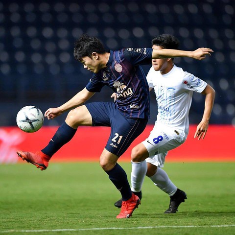 CĐV Buriram: ‘Lẽ ra HLV không nên thay Xuân Trường’ - Ảnh 1. CĐV Buriram: ‘Lẽ ra HLV không nên thay Xuân Trường’ - Ảnh 1.