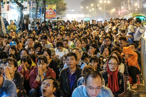 Thiện lành thay buôn thần bán thánh - Ảnh 1. Thiện lành thay buôn thần bán thánh - Ảnh 1.