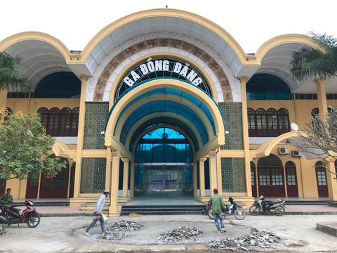 Tàu hỏa tạm dừng đón, trả khách tại ga Đồng Đăng - Ảnh 1. Tàu hỏa tạm dừng đón, trả khách tại ga Đồng Đăng - Ảnh 1.