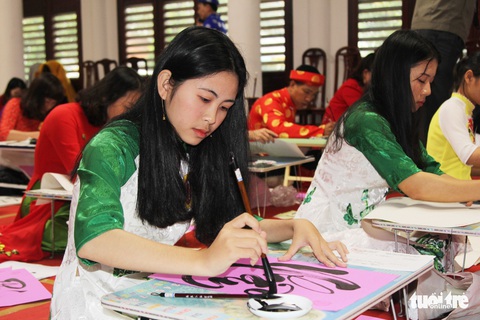 Thi sáng tác văn tế đại thi hào Nguyễn Du - Ảnh 2. Thi sáng tác văn tế đại thi hào Nguyễn Du - Ảnh 2.